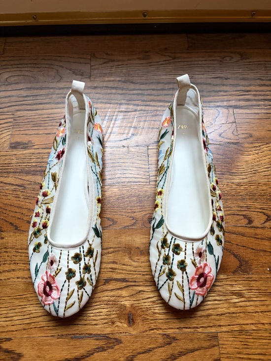 Zara Shoes - Zara White Floral Embroidered Ballet Flats